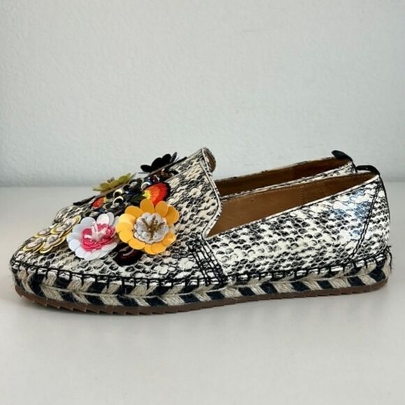 Bill Blass  - Picture 14 of 16